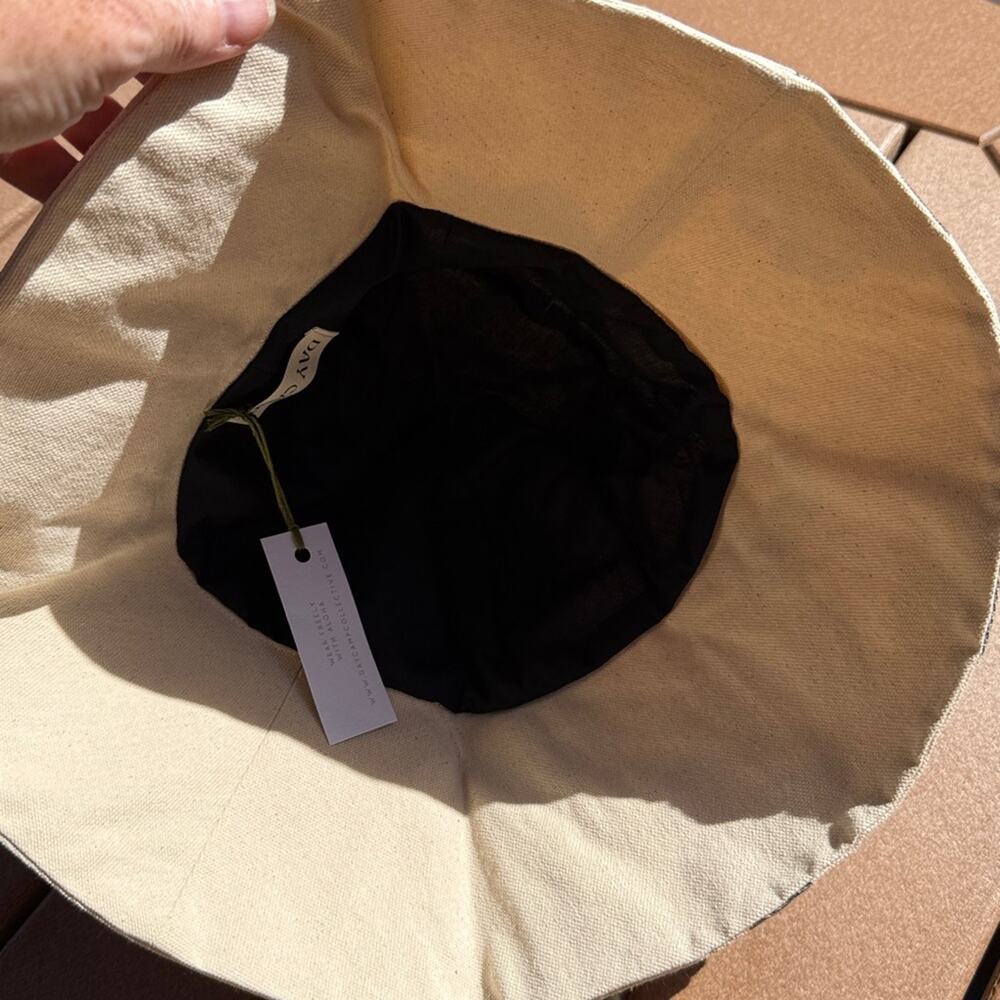 Day Camp Day Traveler Cream & Black Bucket Hat NWT - Picture 4 of 7